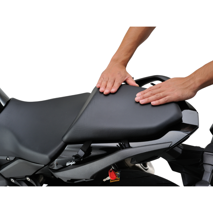 Seat Bag (All Purpose) H5.9–8.7 × W9.8 × D13.6 (in) 7–12 (liters)